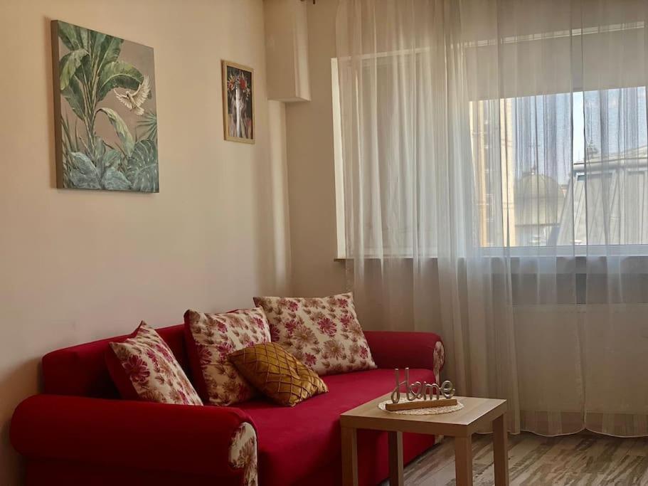 Red Cozy Ultracentral Old Town บูคาเรสต์ ภายนอก รูปภาพ